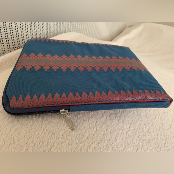 Bundle: Tablet Cover & Cellphone Flashlight 1) Blue with Red Pattern 2) Unopened - Picture 6 of 9